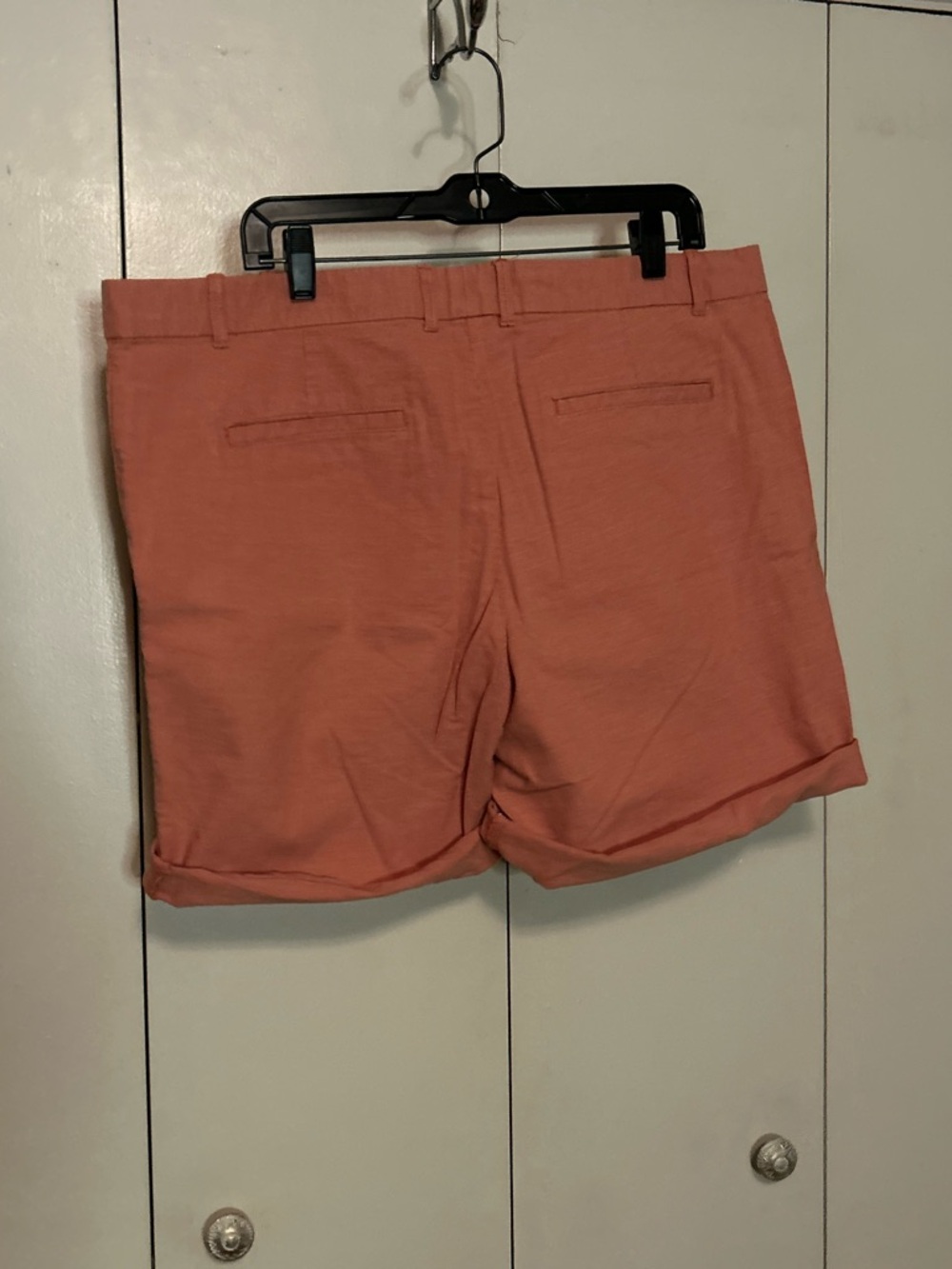 GAP Coral-Peach Rolled Cuff Shorts - Picture 3 of 4